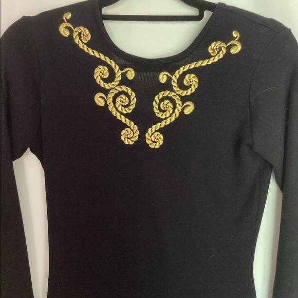 Low cut black and gold dress - Picture 5 of 10